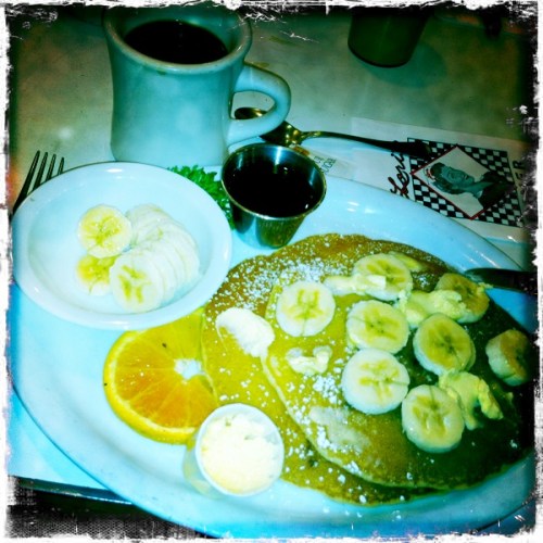 0_pancakes_loris_diner